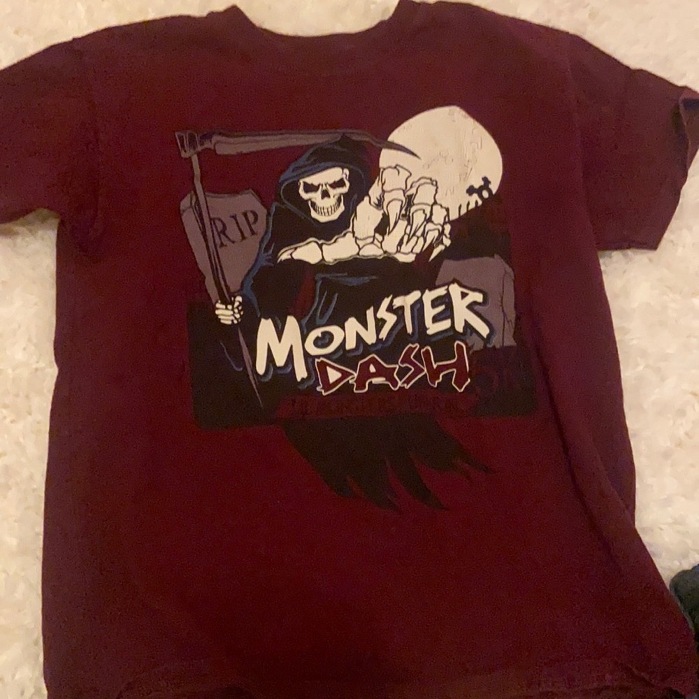 SCARY GIRLS MEDIEM MONSTER SHIRT